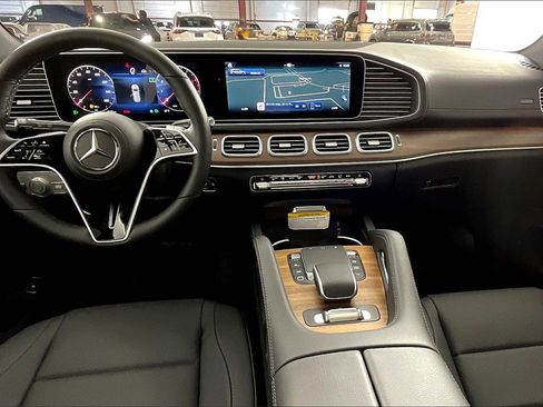 New 2025 Mercedes-Benz GLS 450 4MATIC image 5