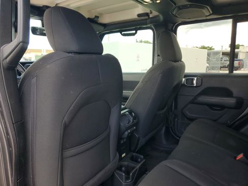 Used 2022 Jeep Gladiator Overland w/ Trailer Tow Package image 14