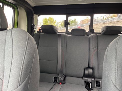 New 2025 Jeep Gladiator Rubicon w/ Convenience Group image 26