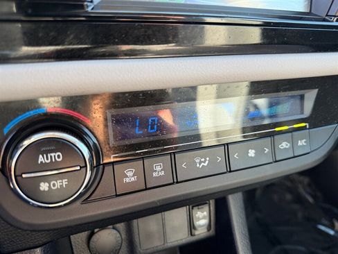 Used 2015 Toyota Corolla LE FWD image 21