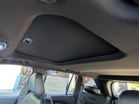 New 2025 Jeep Grand Cherokee Altitude image 8