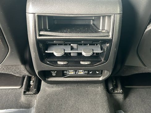 Used 2022 Jeep Grand Cherokee Limited w/ Luxury Tech Group II image 25