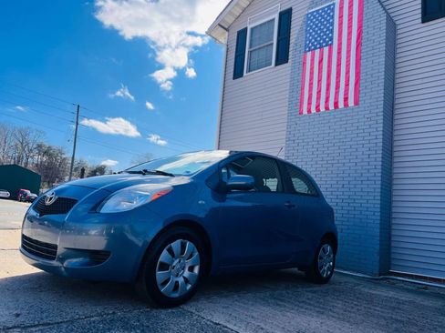Used 2008 Toyota Yaris 2-Door Hatchback image 2