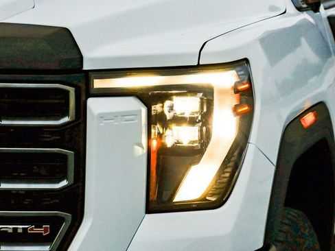 Used 2025 GMC Sierra 2500 AT4 image 32