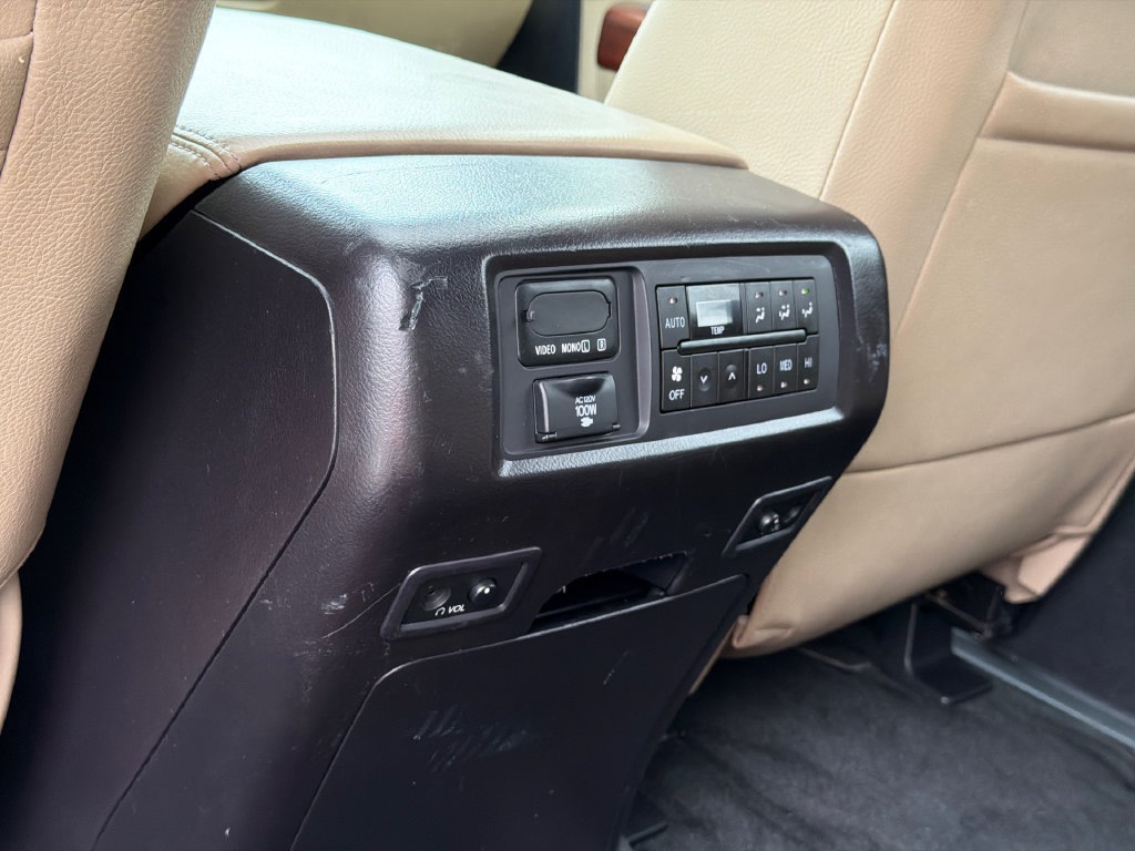 Used 2017 Toyota Sequoia Platinum AWD/4WD image 26