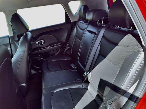 Used 2016 Kia Soul ! FWD image 26