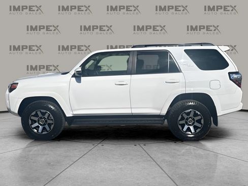 Used 2024 Toyota 4Runner TRD Off-Road Premium image 2