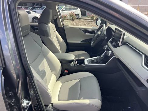 Used 2020 Toyota RAV4 Limited AWD/4WD image 27