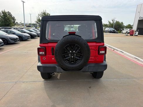Used 2018 Jeep Wrangler Unlimited Sport AWD/4WD image 4