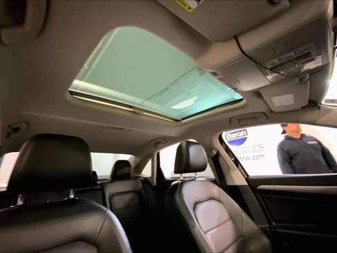 Used 2021 Volkswagen Jetta SE image 14