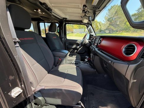 Used 2022 Jeep Wrangler Unlimited Rubicon w/ Cold Weather Group image 31