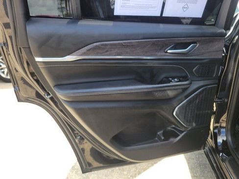 Used 2023 Jeep Grand Cherokee L Overland w/ Rear Seat Video Group I AWD/4WD image 31