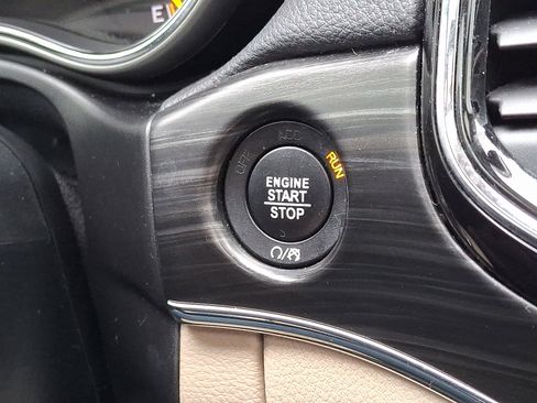 Certified 2019 Jeep Grand Cherokee Limited w/ Luxury Group II image 25