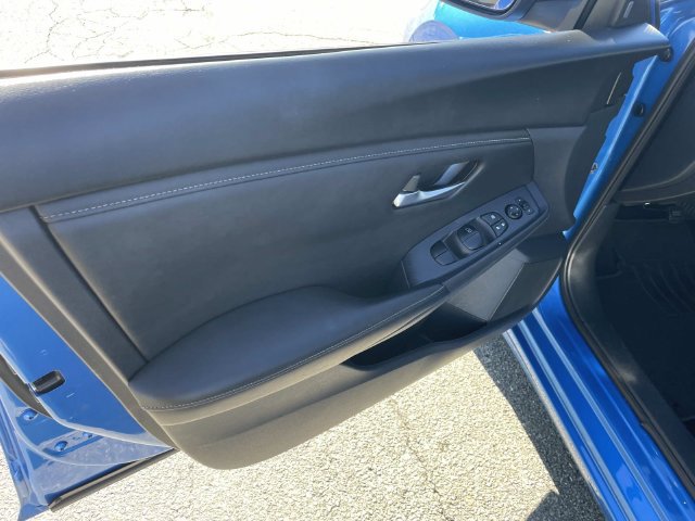 Used 2024 Nissan Sentra SV FWD image 17