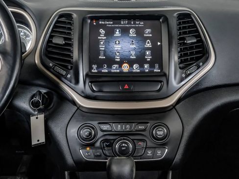 Used 2015 Jeep Cherokee Latitude w/ Cold Weather Group AWD/4WD image 24