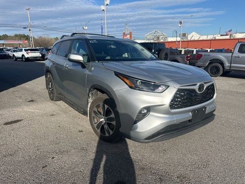 Used 2023 Toyota Highlander L image 3