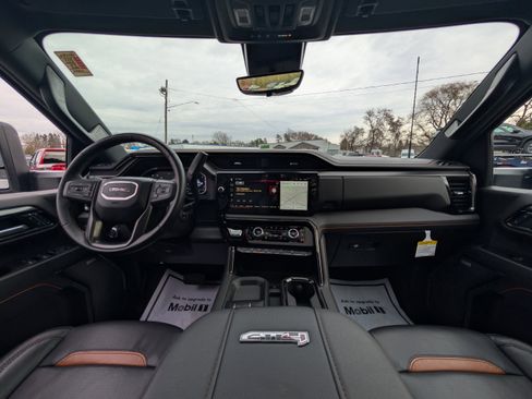 Used 2025 GMC Sierra 2500 AT4 w/ AT4 Premium Plus Package image 2