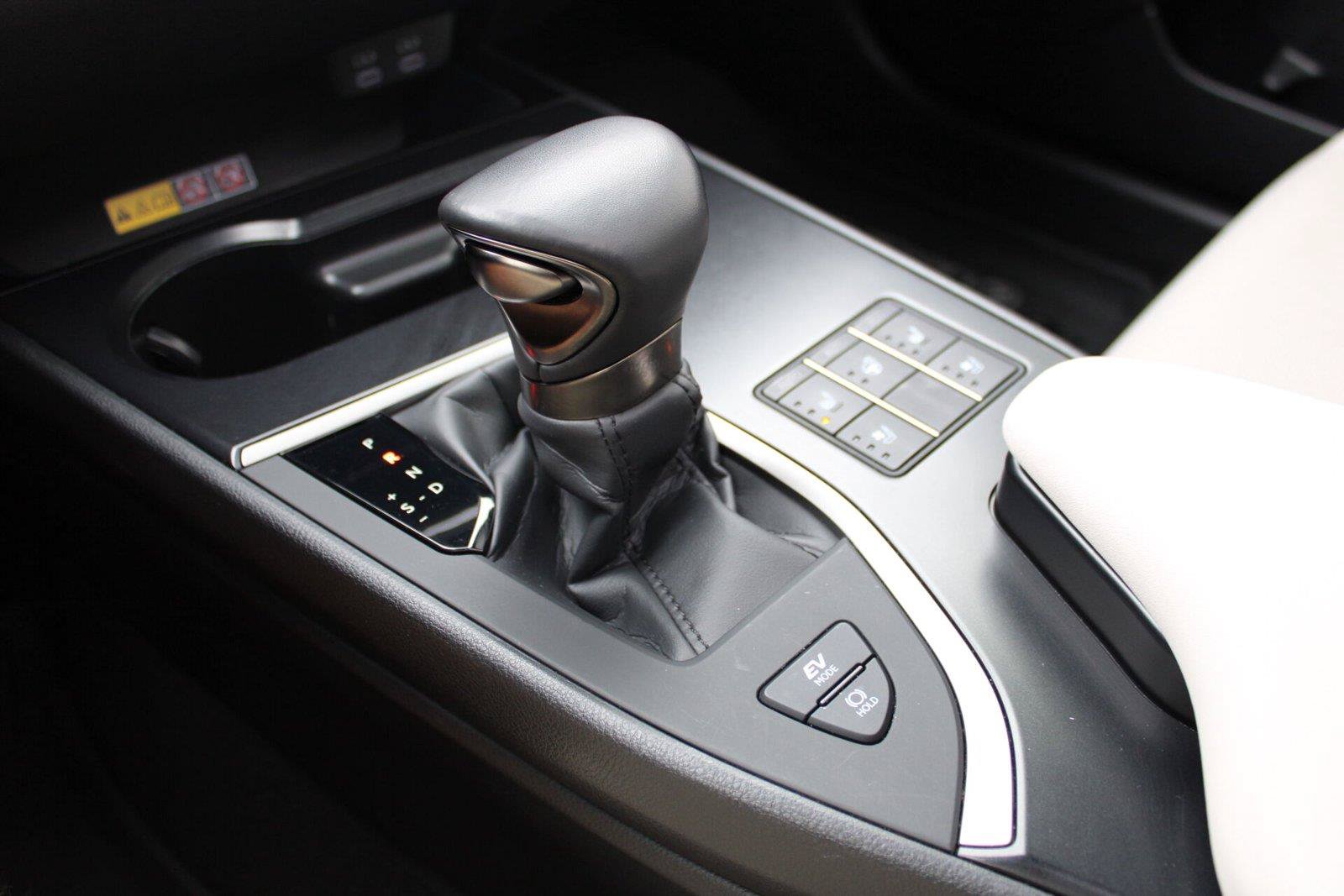 Used 2024 Lexus UX 250h F Sport AWD/4WD image 35
