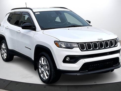 Certified 2023 Jeep Compass Latitude image 2