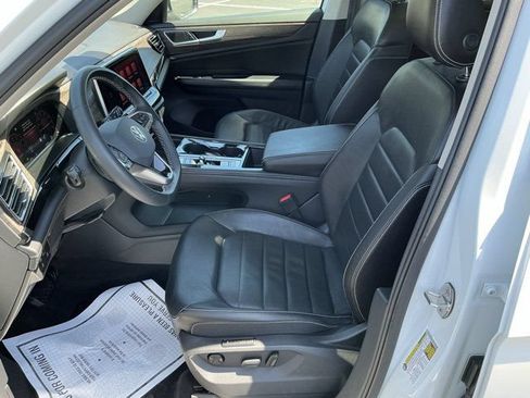 Used 2024 Volkswagen Atlas SEL AWD/4WD image 16