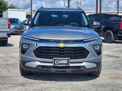 Used 2025 Chevrolet TrailBlazer LT AWD/4WD image 2