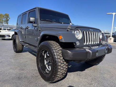 Used 2017 Jeep Wrangler Unlimited Sahara w/ Connectivity Group image 7