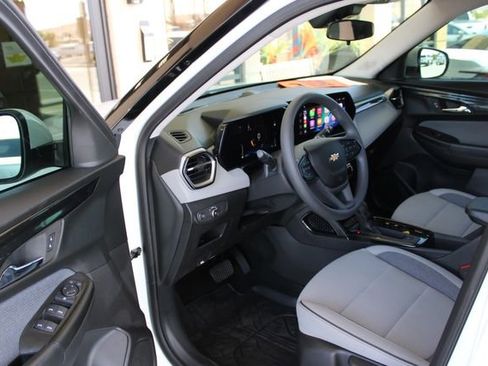 Used 2025 Chevrolet TrailBlazer LT w/ LPO, Blackout Package FWD image 10