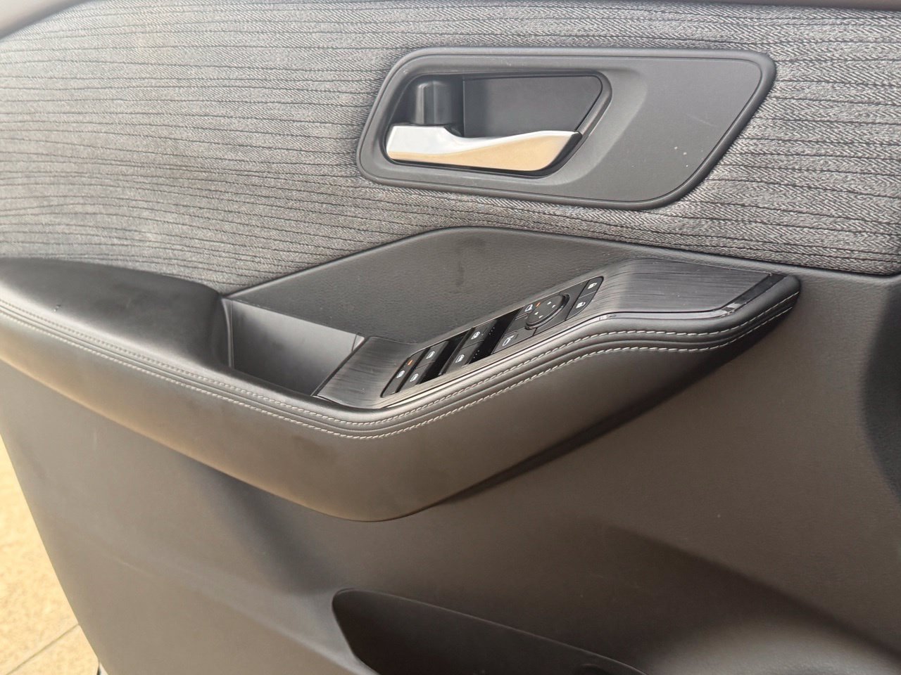 Certified 2023 Nissan Rogue SV FWD image 23