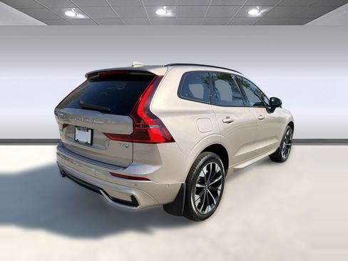 New 2026 Volvo XC60 T8 Plus w/ Climate Package AWD/4WD image 9