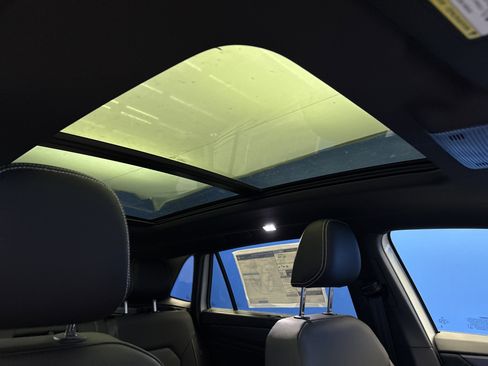 New 2026 Volkswagen Atlas Cross Sport SE image 24