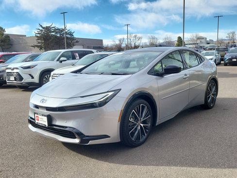 Certified 2025 Toyota Prius XLE image 4