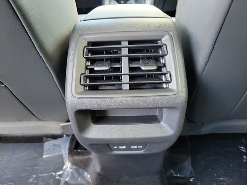 New 2026 Volkswagen Tiguan SE image 15