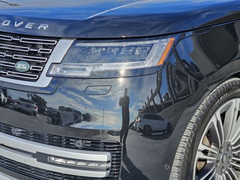 Used 2024 Land Rover Range Rover Autobiography image 11