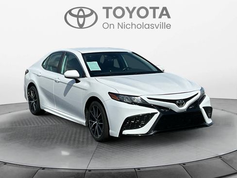 Used 2021 Toyota Camry SE image 8