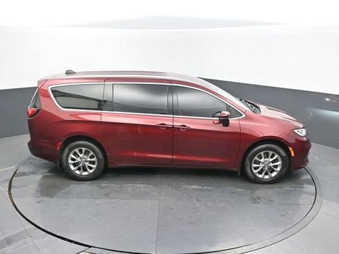 Used 2023 Chrysler Pacifica Touring-L AWD/4WD image 47