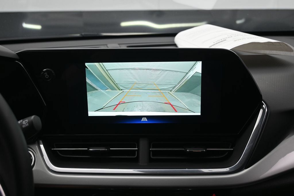 Used 2025 Chevrolet Trax LT w/ LT Convenience Package FWD image 16
