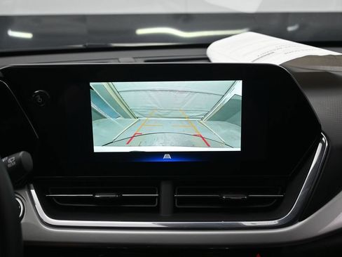 Used 2025 Chevrolet Trax LT w/ LT Convenience Package FWD image 16