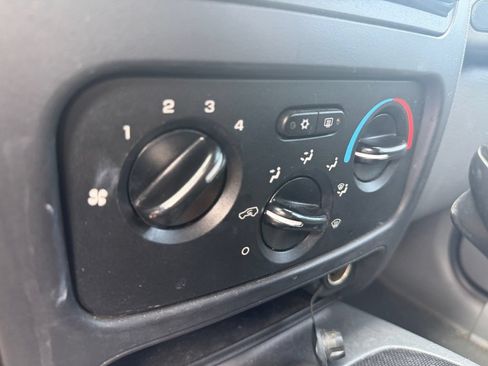 Used 2007 Jeep Liberty Sport AWD/4WD image 25