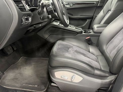 Used 2020 Porsche Macan image 11