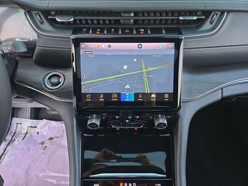 Used 2022 Jeep Grand Cherokee Overland image 15