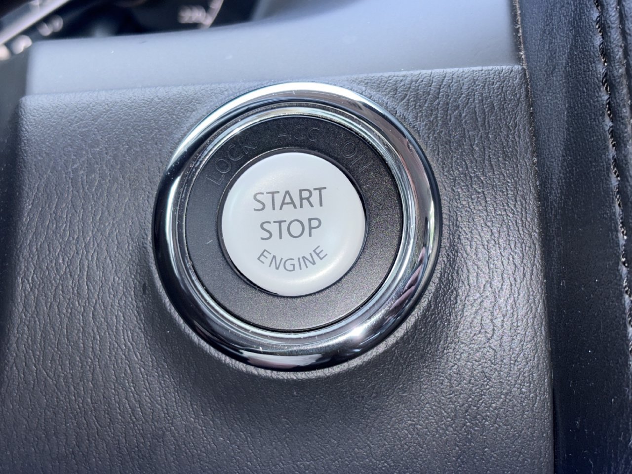 Used 2024 Nissan Armada SV AWD/4WD image 9