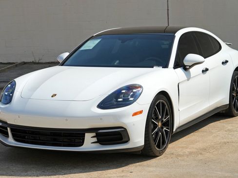 Used 2019 Porsche Panamera RWD image 45