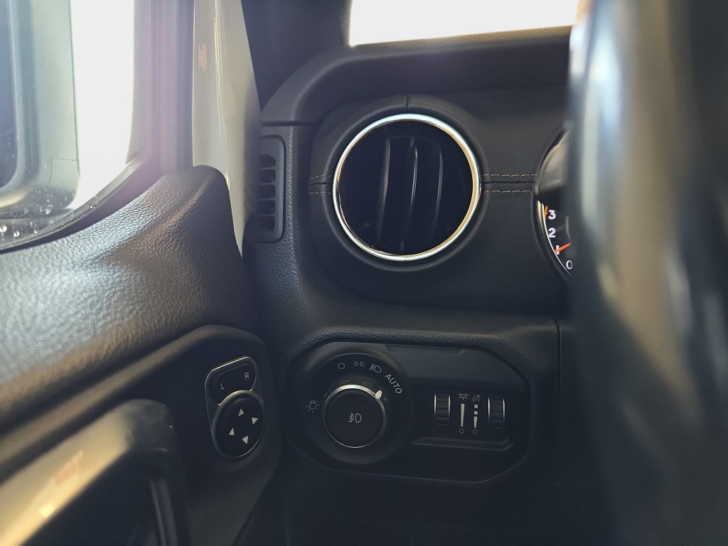 Used 2021 Jeep Wrangler Unlimited Sahara AWD/4WD image 27