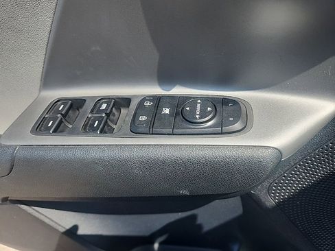 Used 2019 Kia Niro LX FWD image 24