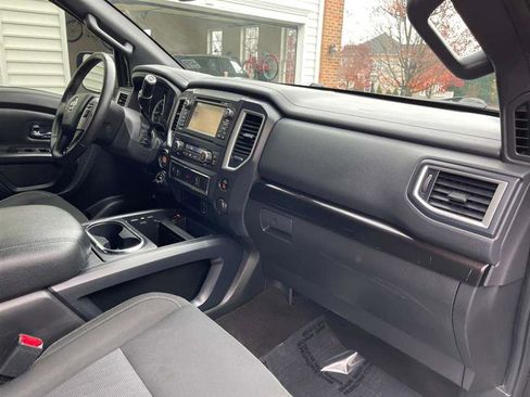 Used 2018 Nissan Titan SV w/ SV Convenience Package image 75