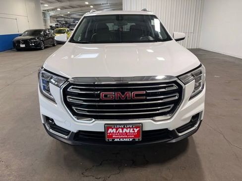 Used 2024 GMC Terrain SLT FWD image 8