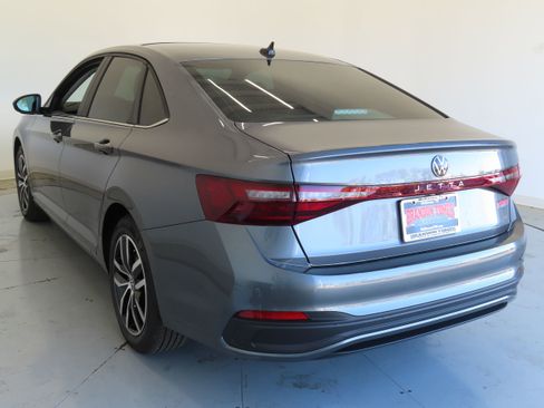 New 2026 Volkswagen Jetta SE image 7