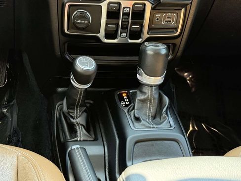 Used 2022 Jeep Wrangler Unlimited Sahara w/ Cold Weather Group AWD/4WD image 22