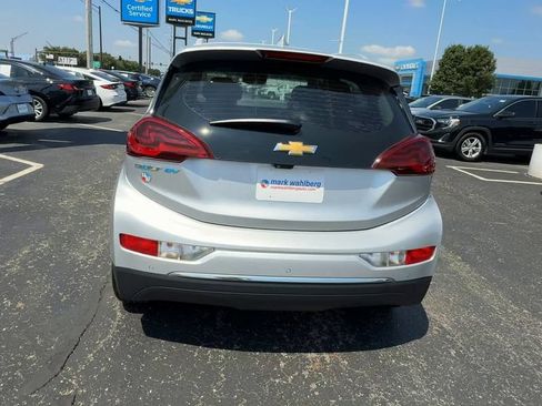 Used 2020 Chevrolet Bolt Premier w/ Infotainment Package FWD image 7