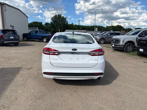 Used 2017 Ford Fusion SE FWD image 8